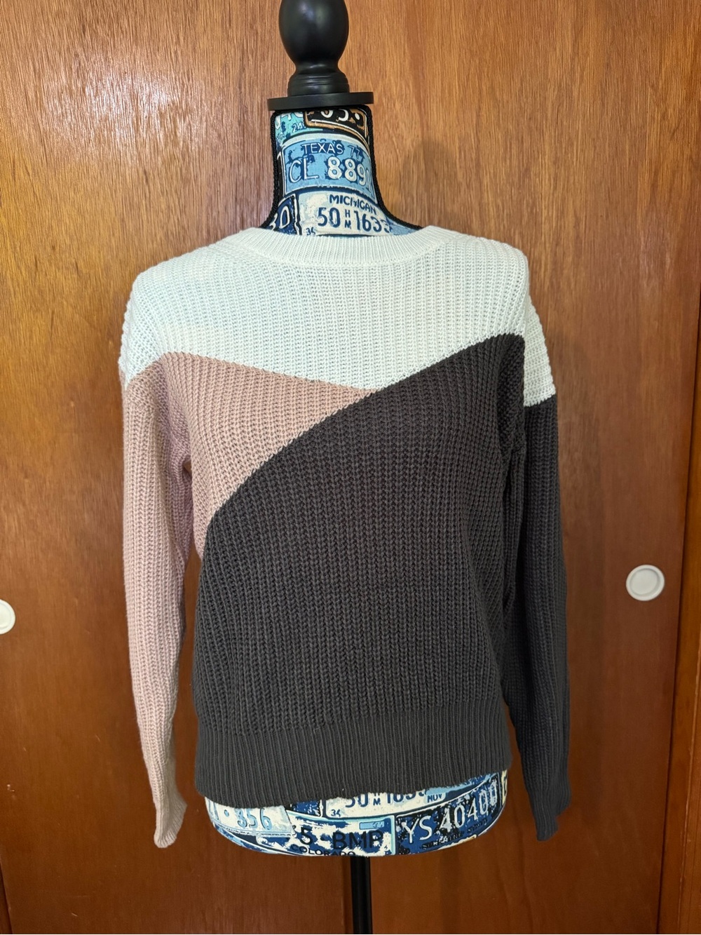 SHEIN Colorblock Crewneck Sweater in Cream, Dusty Pink & Charcoal